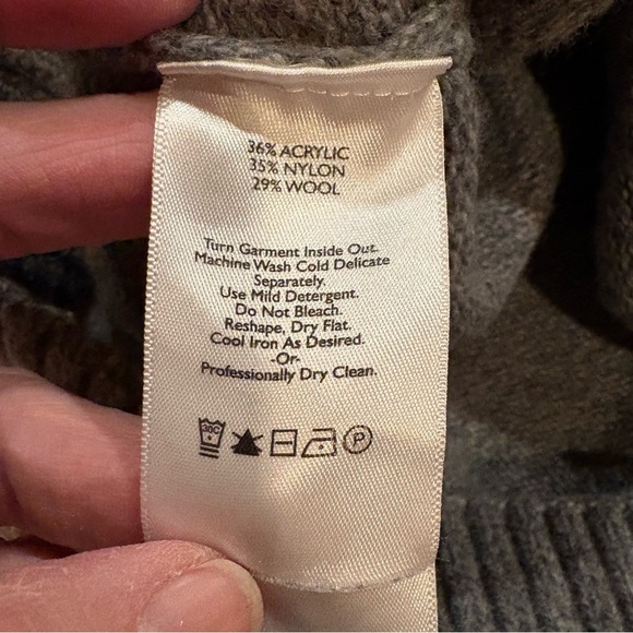 Eddie Bauer Wool blend Sweater Snowflake Grey Red size Medium - Picture 8 of 11